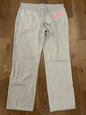 EUC - Women’s GAP Gray Sweatpants with Pink Logo - Size XL